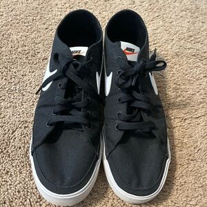 Nike Men's Black and White Sneakers